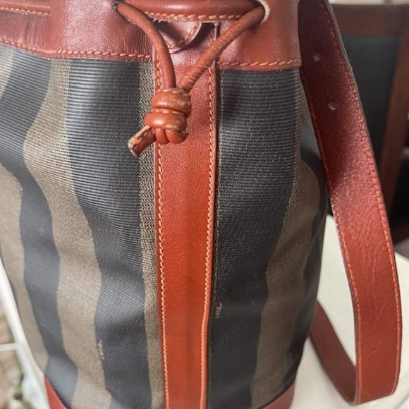 FENDI Authentic Vintage bucket bag - Picture 2 of 6